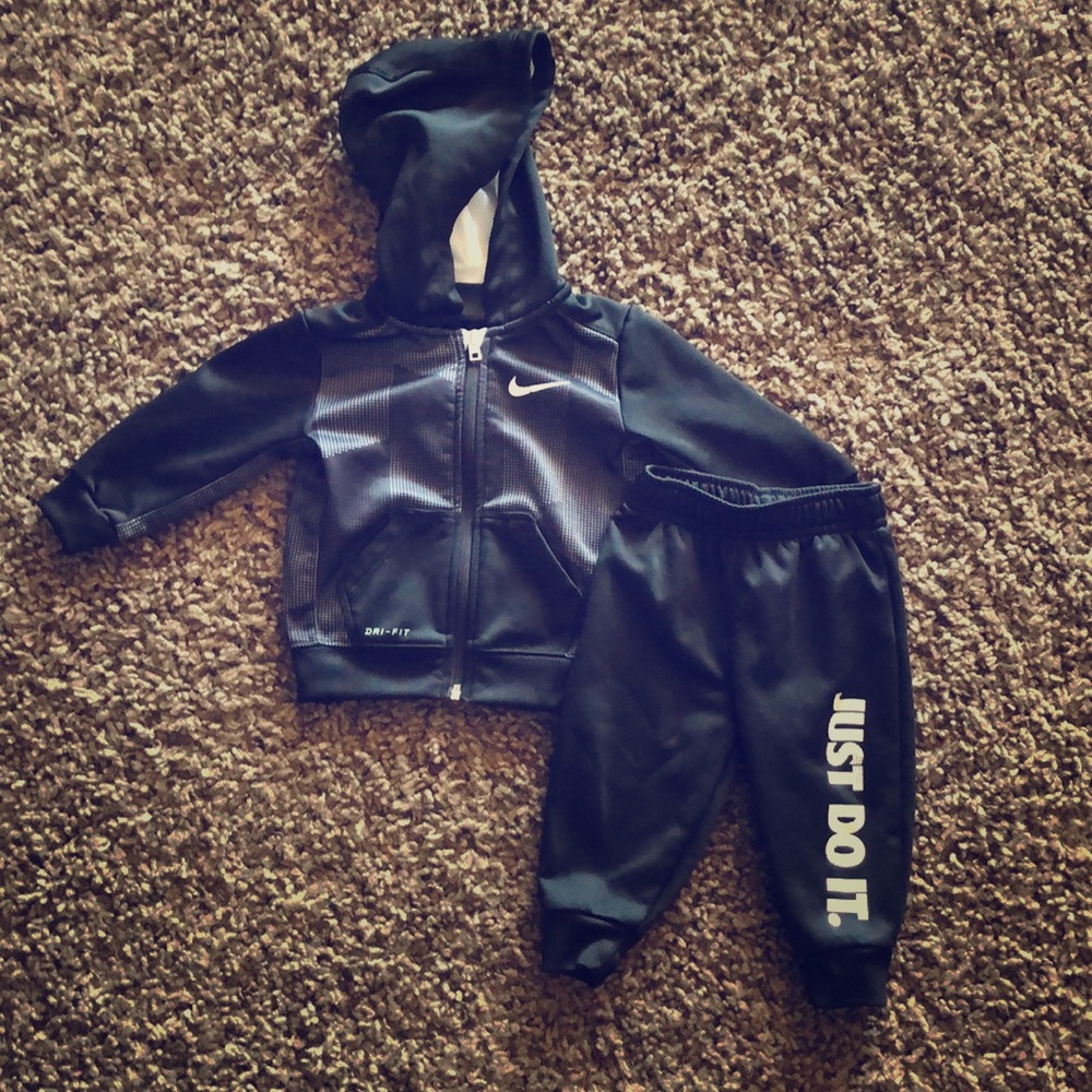 2 pc Nike Sweatshirt/Pants Size 12 months